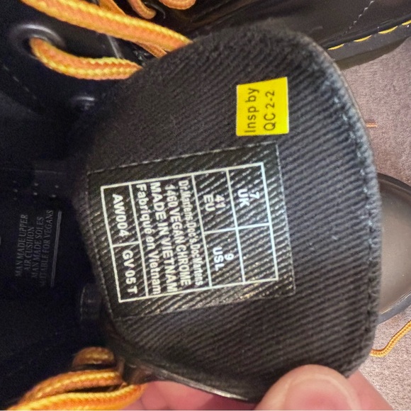 DR MARTENS SZ 9 1460 Vegan Chrome Patent Leather Boots with Yellow Laces - Picture 11 of 11